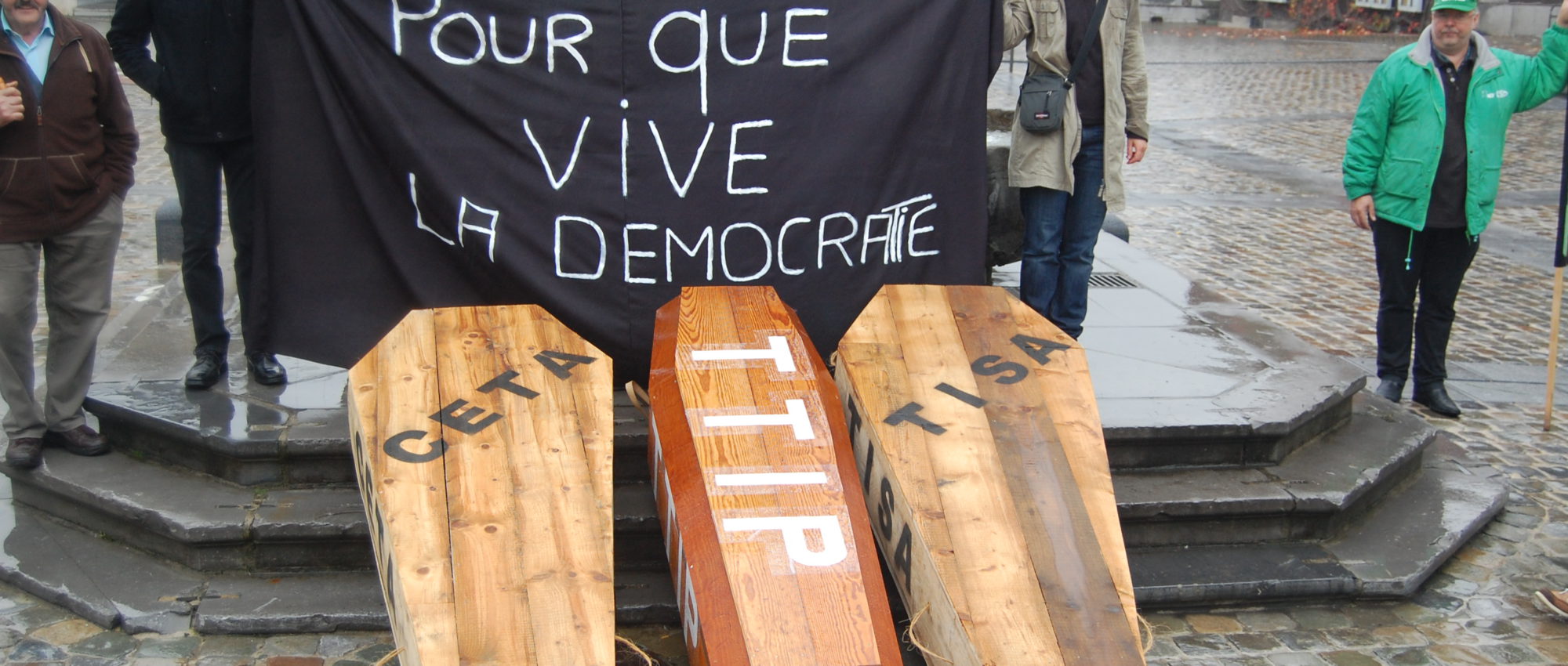 Equipes Populaires - Manif Enterrons les Traités - Gr. Traités de libre échange
