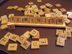 Contrastes féminisme- les équipes populaires